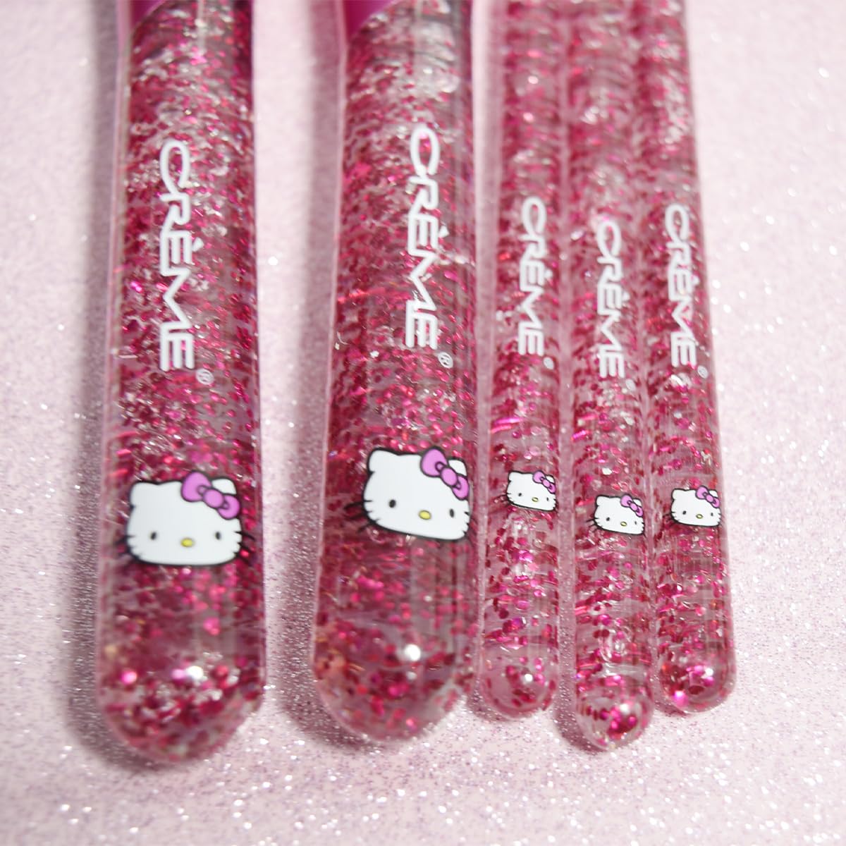 The Creme Shop Hello Kitty Luv Wave Brush Collection - Brochas de maquillaje versátiles y suaves como la seda - Sombrador preciso, brocha de mezcla, detallador en ángulo, cepillo para rubor, cepillo