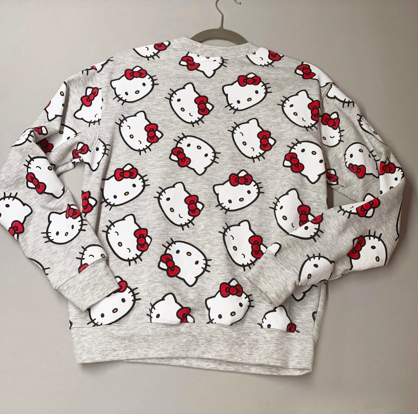 Sueter Hello Kitty Gris