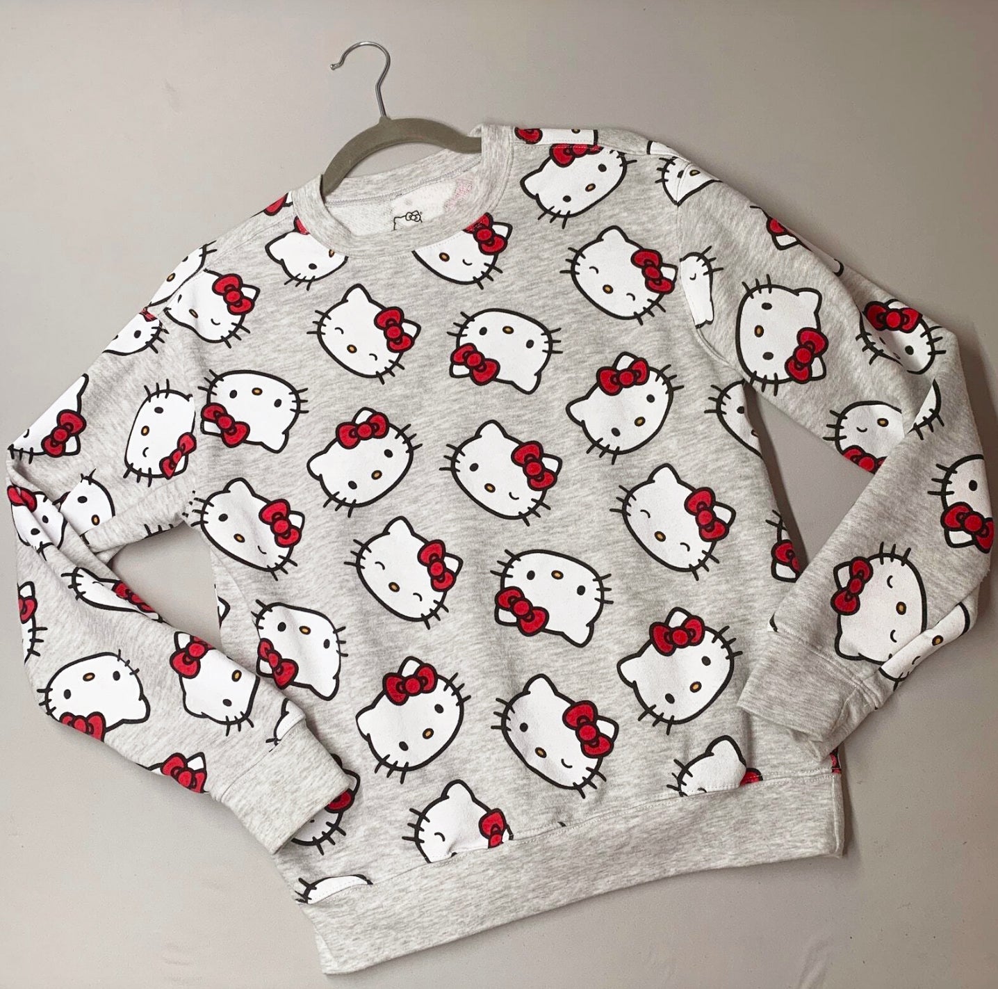 Sueter Hello Kitty Gris