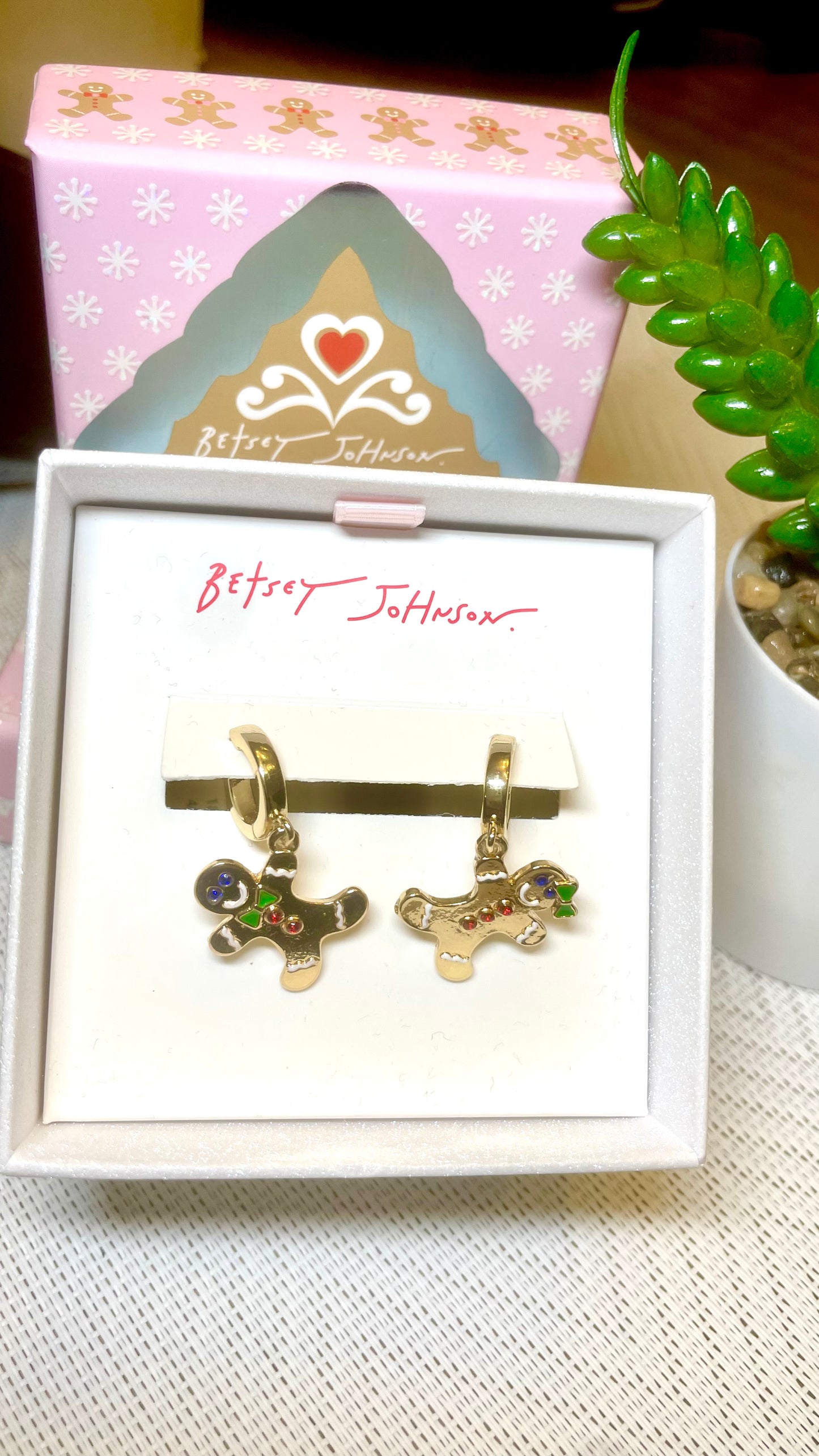 Aretes Betsey Johnson muñecos de jingibre navideños