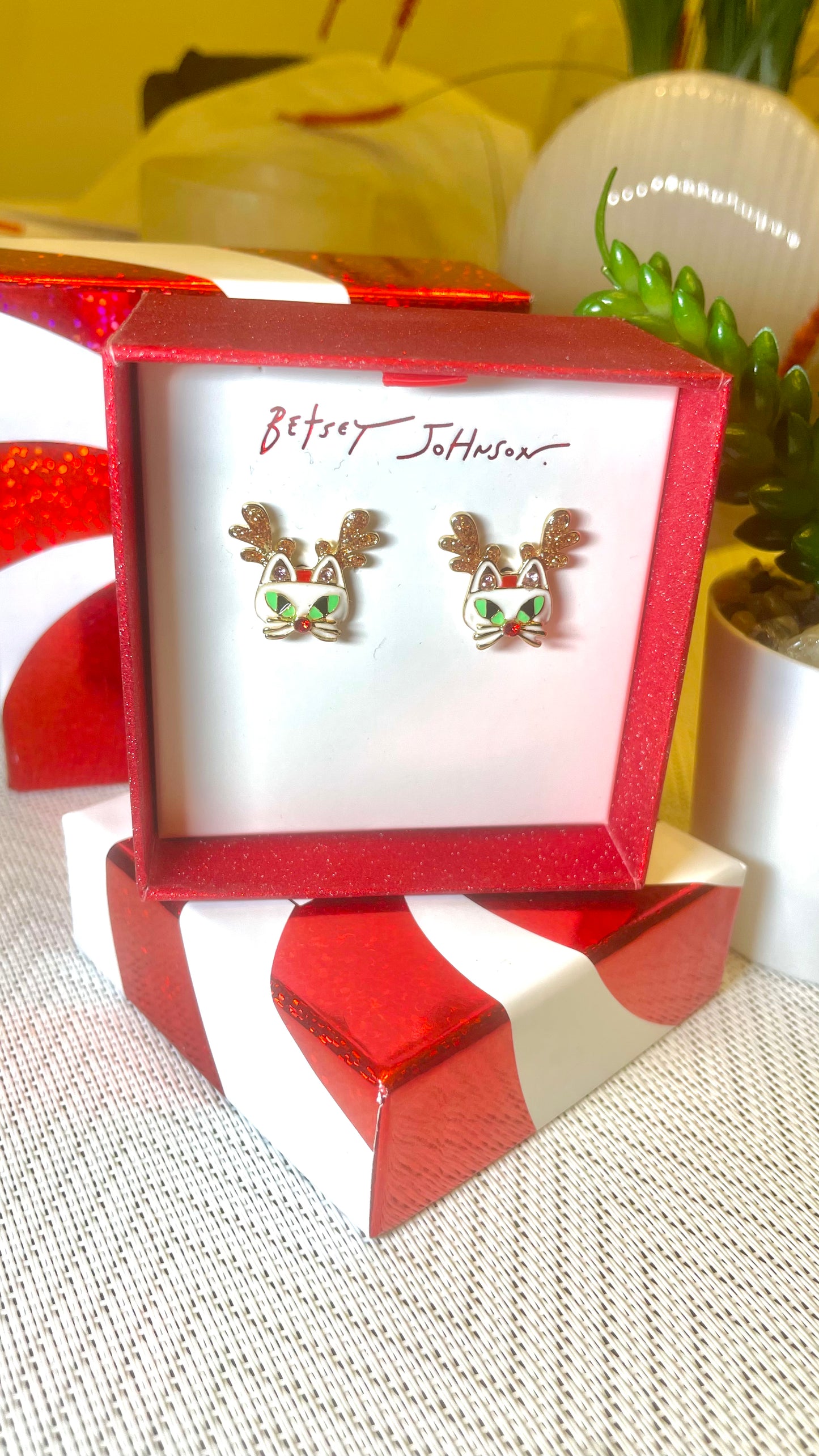 Aretes Betsey Johnson Reno de Gato Blanco navideños