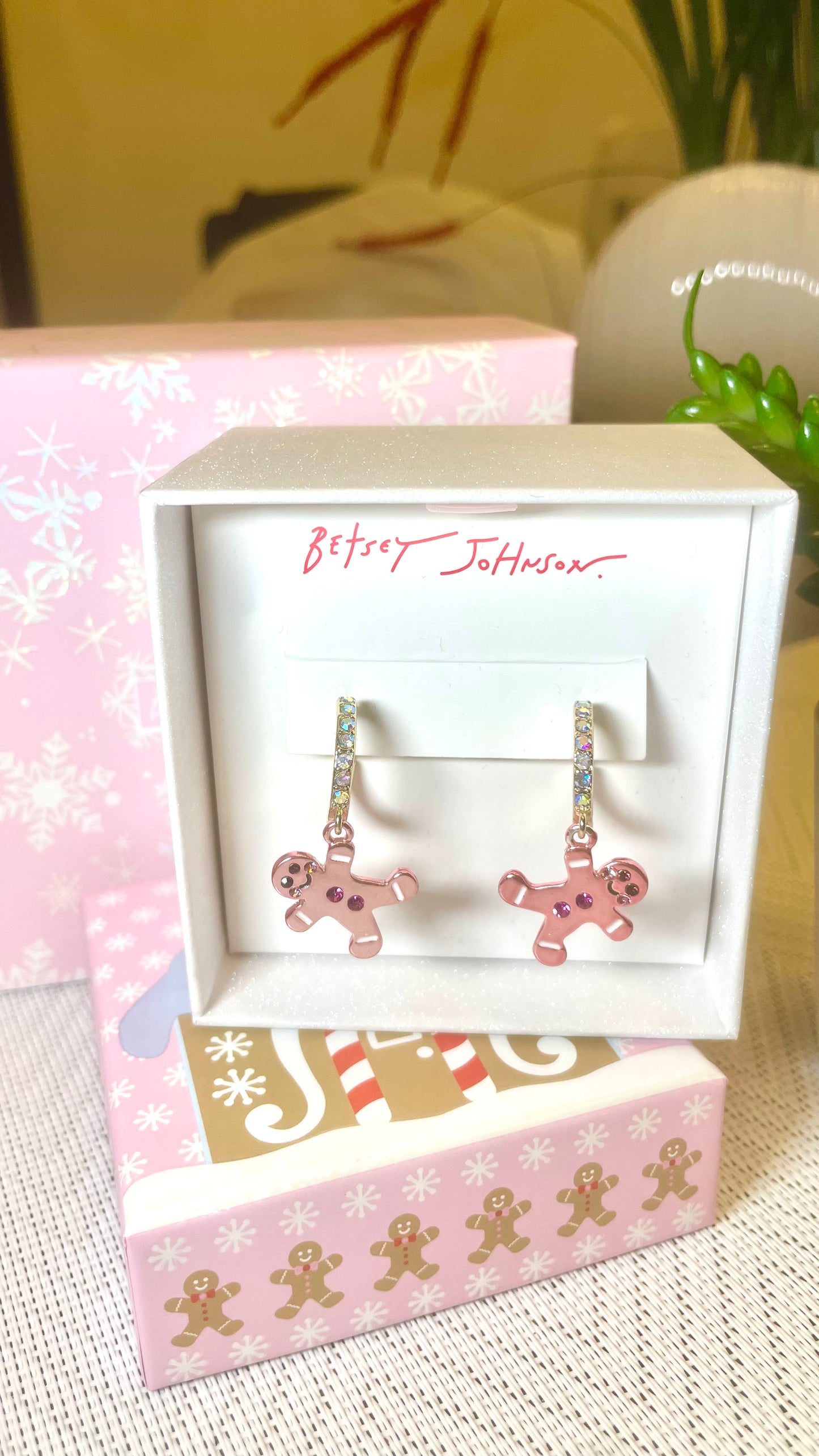 Aretes Betsey Johnson muñecos de jingibre Rose navideños